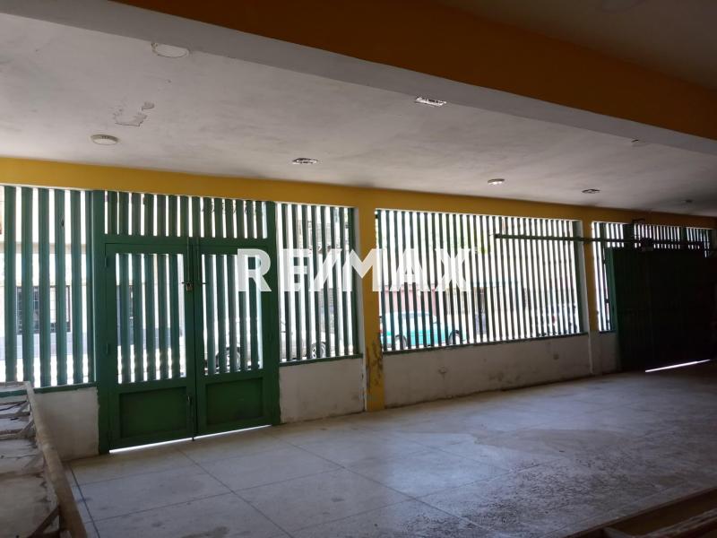 En Venta Edificio Comercial y Residencial Calle Garcés con Bolivia centro de Punto Fijo