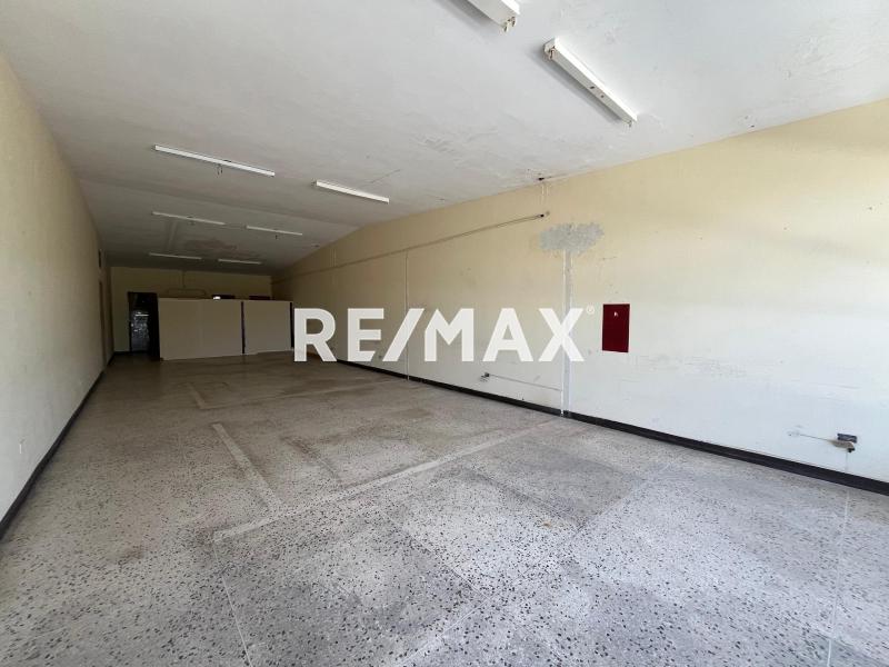 LOCAL COMERCIAL EN VENTA,  PUERTA MARAVEN.