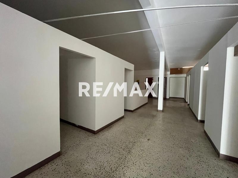 LOCAL COMERCIAL EN VENTA, EXCELENTE UBICACIÓN, MUY CERCA DE LA AV. OLLARVIDES, PTA MARAVEN.