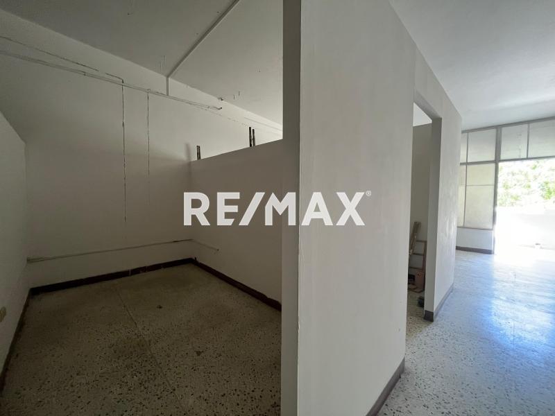 LOCAL COMERCIAL EN VENTA, EXCELENTE UBICACIÓN, MUY CERCA DE LA AV. OLLARVIDES, PTA MARAVEN.