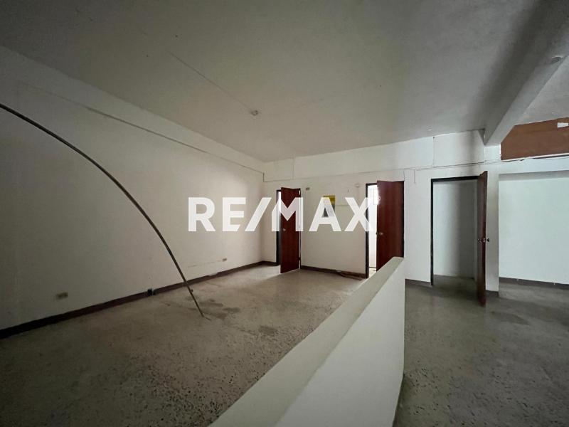 LOCAL COMERCIAL EN VENTA, EXCELENTE UBICACIÓN, MUY CERCA DE LA AV. OLLARVIDES, PTA MARAVEN.