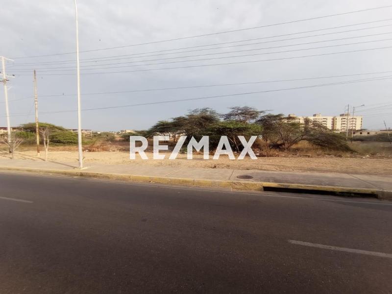 En Venta Terreno En La Av Tachira de Punto fijo