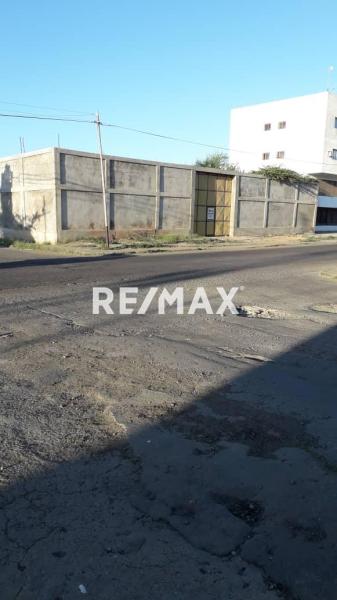 Terreno Cercado en Venta, Calle Comercio, Sector Nuevo Pueblo.